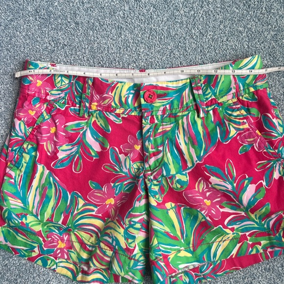 Lilly Pulitzer Tropical Pink Floral Women's Shorts - Picture 3 of 8